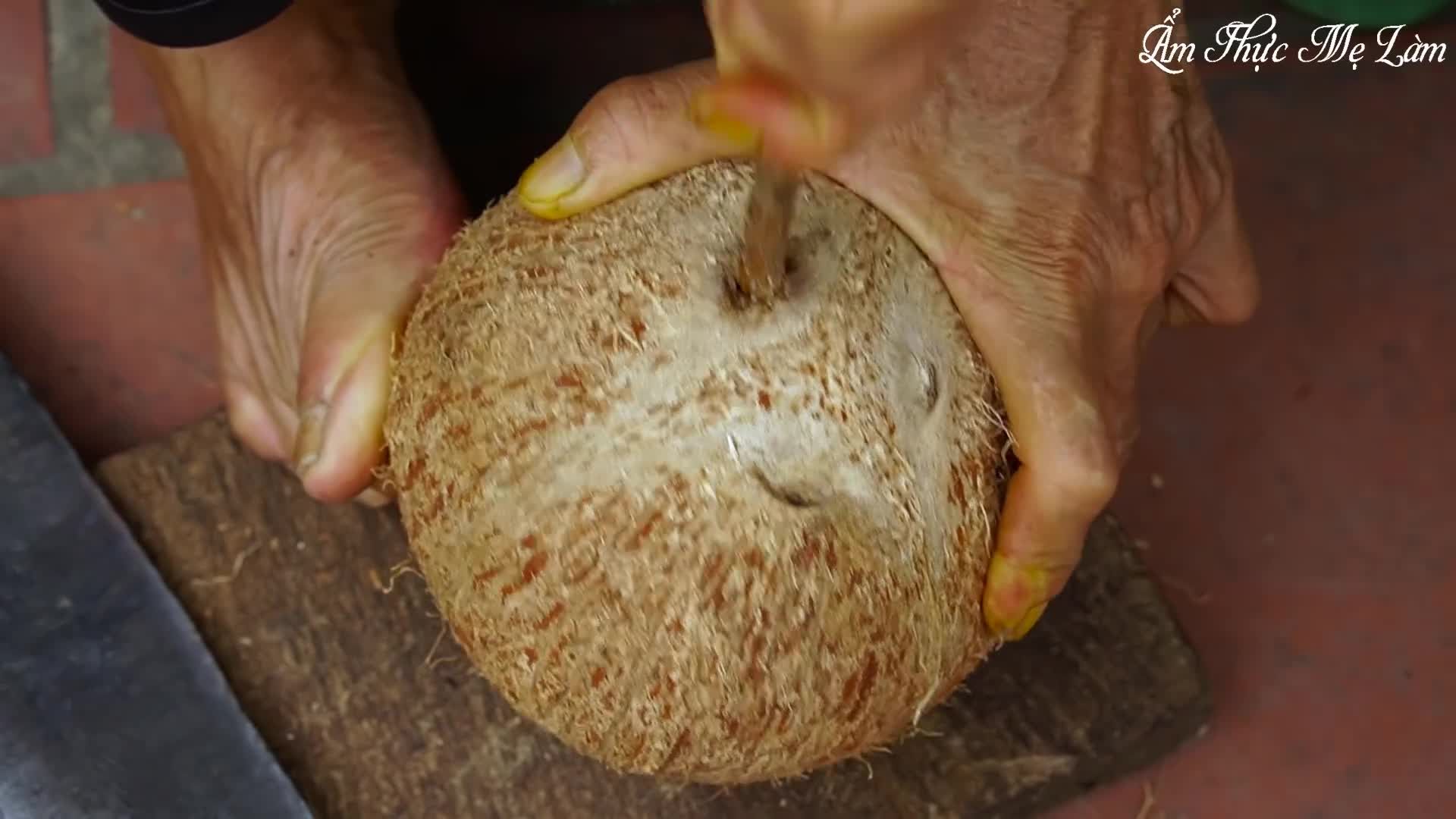 Awesome cooking & Eating Delicious: Vietnamese Braised Pork With Coconut