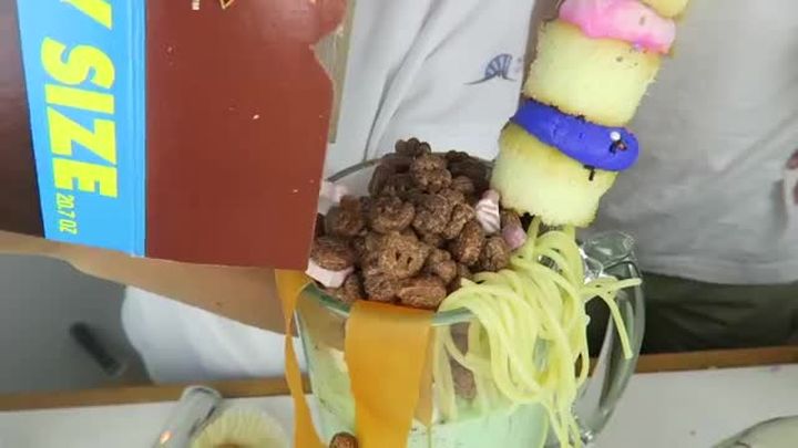 BROTHER vs SISTER FREAKSHAKE CHALLENGE! HALLOWEEN Kids Challenge Kids Cooking and Crafts.