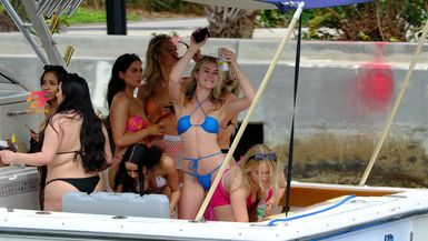 💁‍♀️🚤 ALL-GIRL CREW: MIAMI YACHT ADVENTURE!
