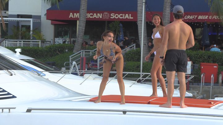 Yacht Extravaganza: Ladies Put on a Show for the Cameras, Turning their Yachts into a Visual Spectacle! 🚤📸💃