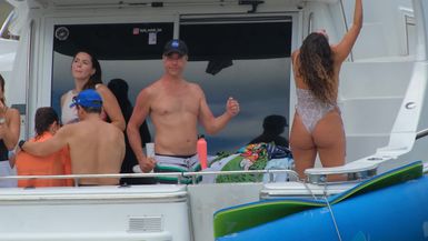 Pretty Lady Dances and Strikes Poses, Turning the Waves into a Dance Floor! 💃🚤🌊