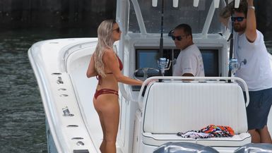 Tropical Sips: Boat Babes Savor Exotic Drinks, Turning the Yacht into a Miami Paradise! 🍹🚤🌴