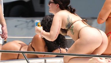 🌟 Great Looking Deck: Miami YachtLife! 🚤✨ #BoatSnaps #YachtLife